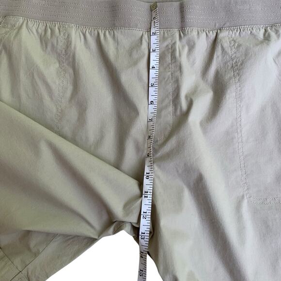 Chico's Shorts Women's Size 4 (20) Pull-On Cargo Beach Everyday Pale Taupe NWT - Picture 7 of 8